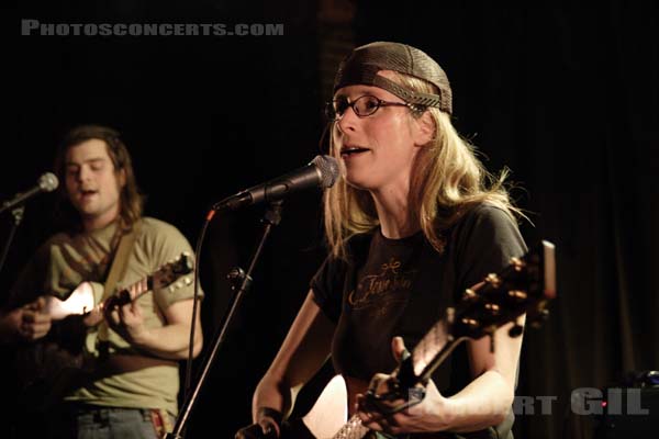 LAURA VEIRS - 2005-03-12 - PARIS - La Maroquinerie - 